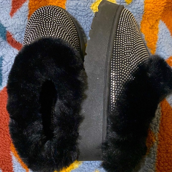 NEW ADORABLE RHINESTONES PLATFORM FAUX FUR BLACK SHOES - Picture 4 of 6